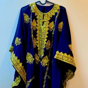 Gold embroider kaftan with batwing sleeves